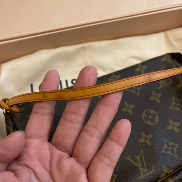 Authentic Louis Vuitton Pochette - Picture 10 of 13